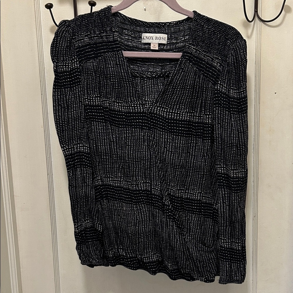 Knox Rose Black & White Patterned V-Neck Long Sleeve Blouse